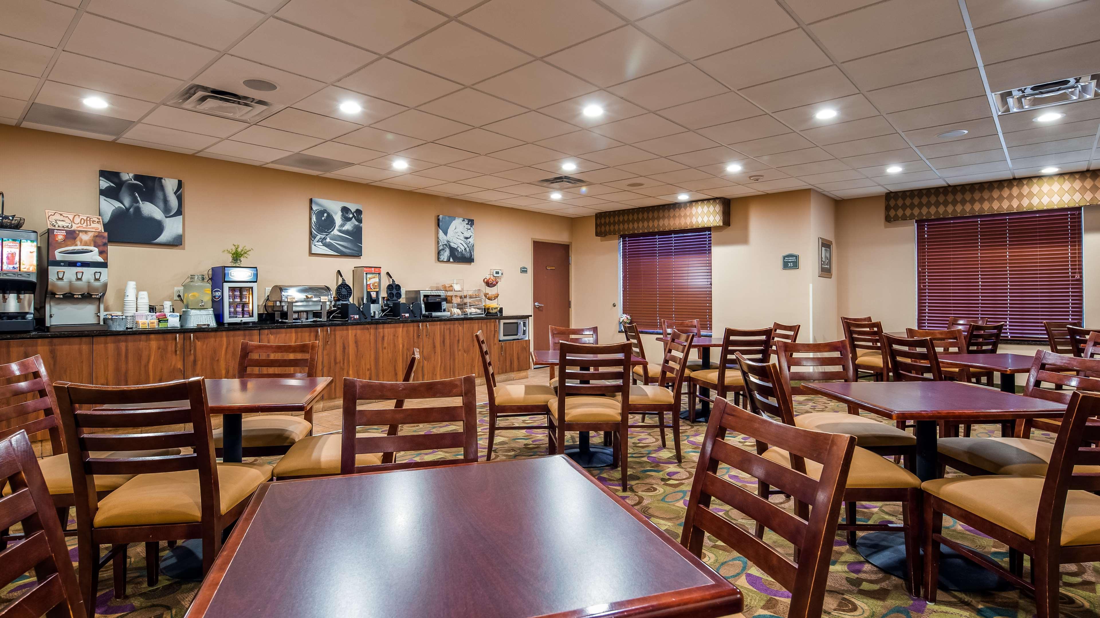 Best Western Plus Victor Inn & Suites Exterior foto