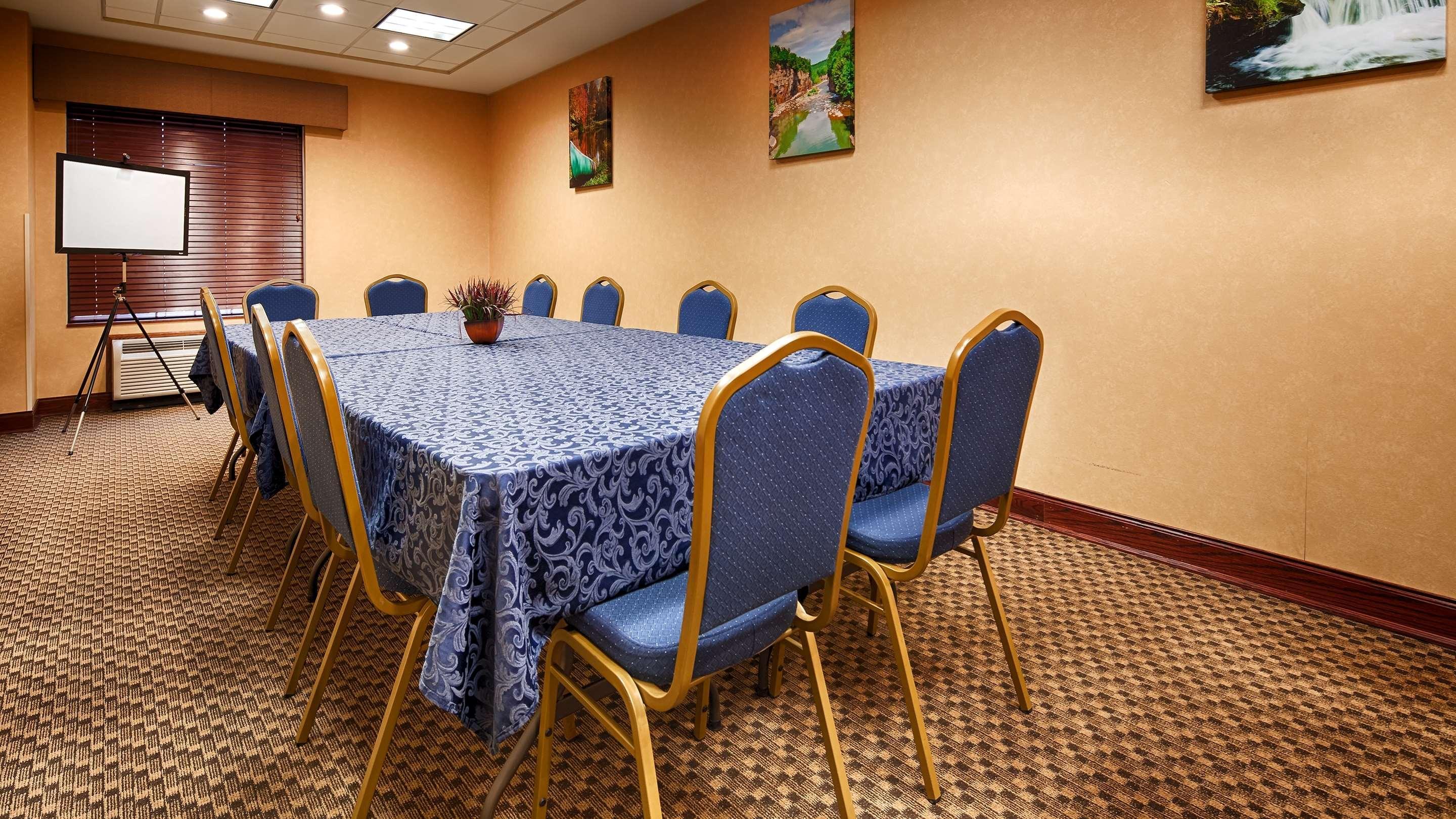 Best Western Plus Victor Inn & Suites Exterior foto