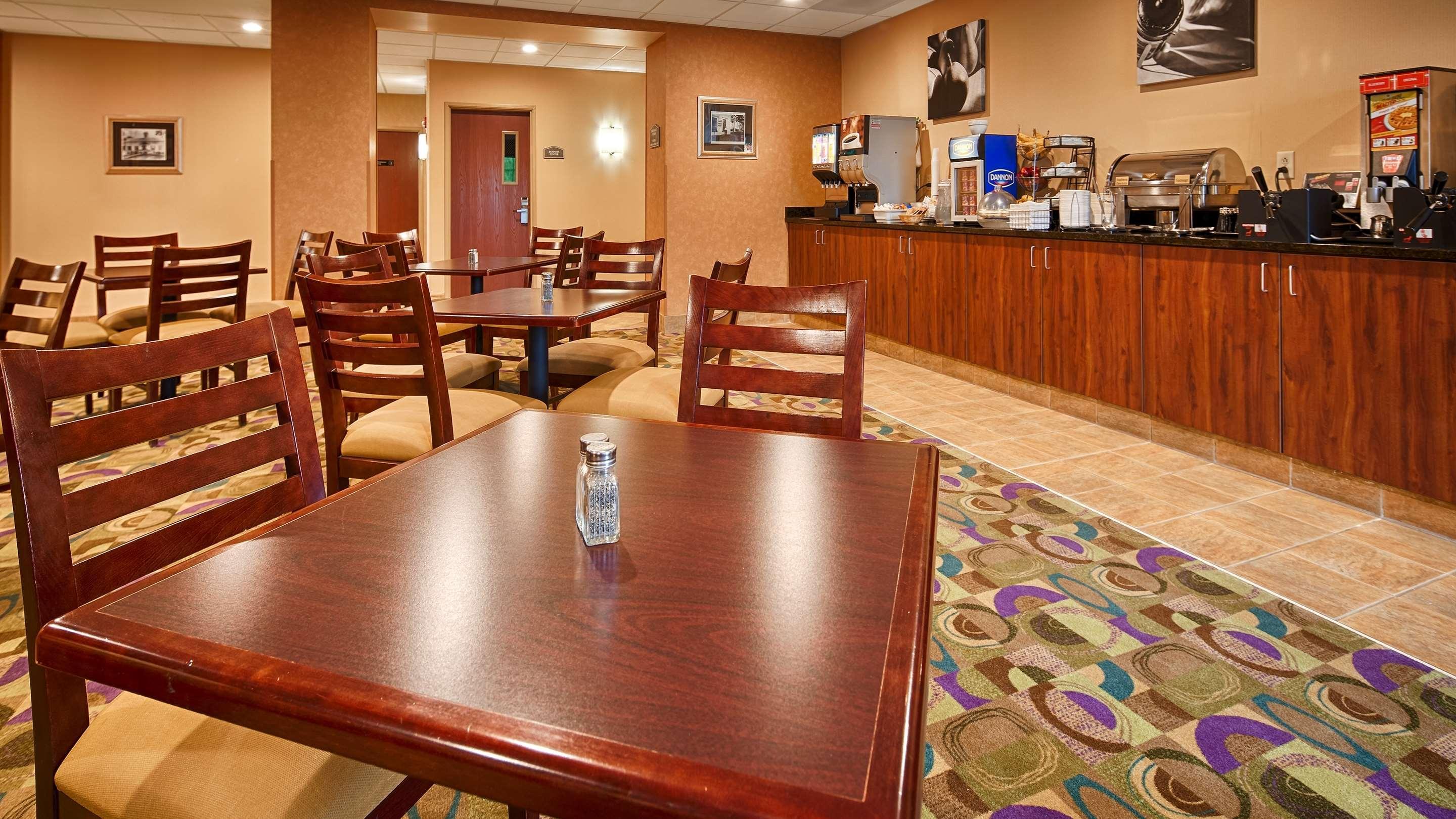 Best Western Plus Victor Inn & Suites Exterior foto