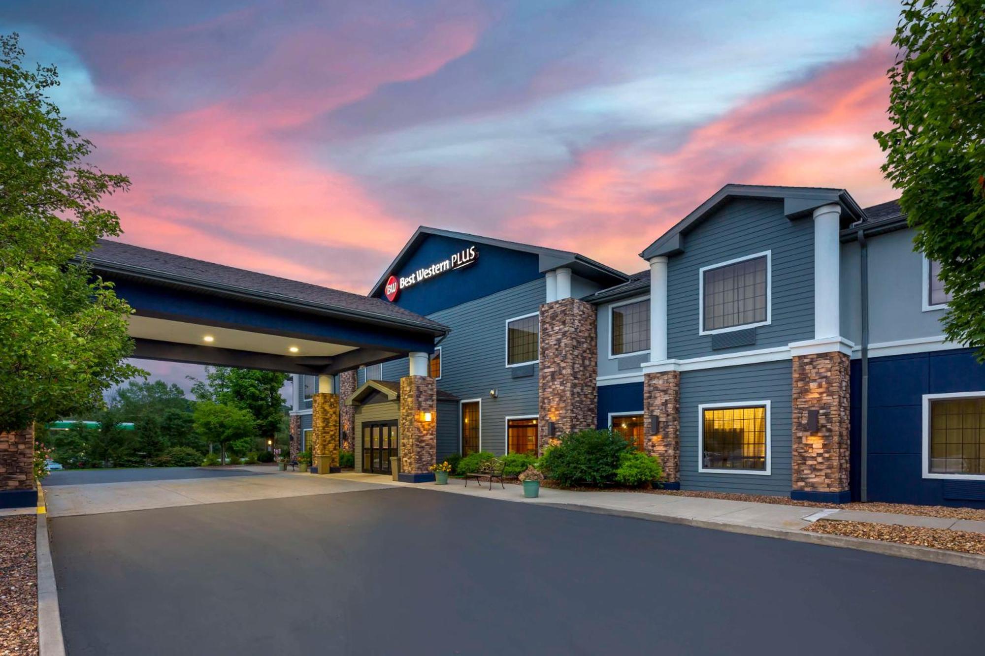 Best Western Plus Victor Inn & Suites Exterior foto